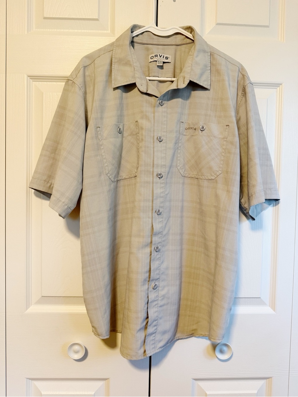 ORVIS Men's Short Sleeve Button-Down Shirt in Light Tan